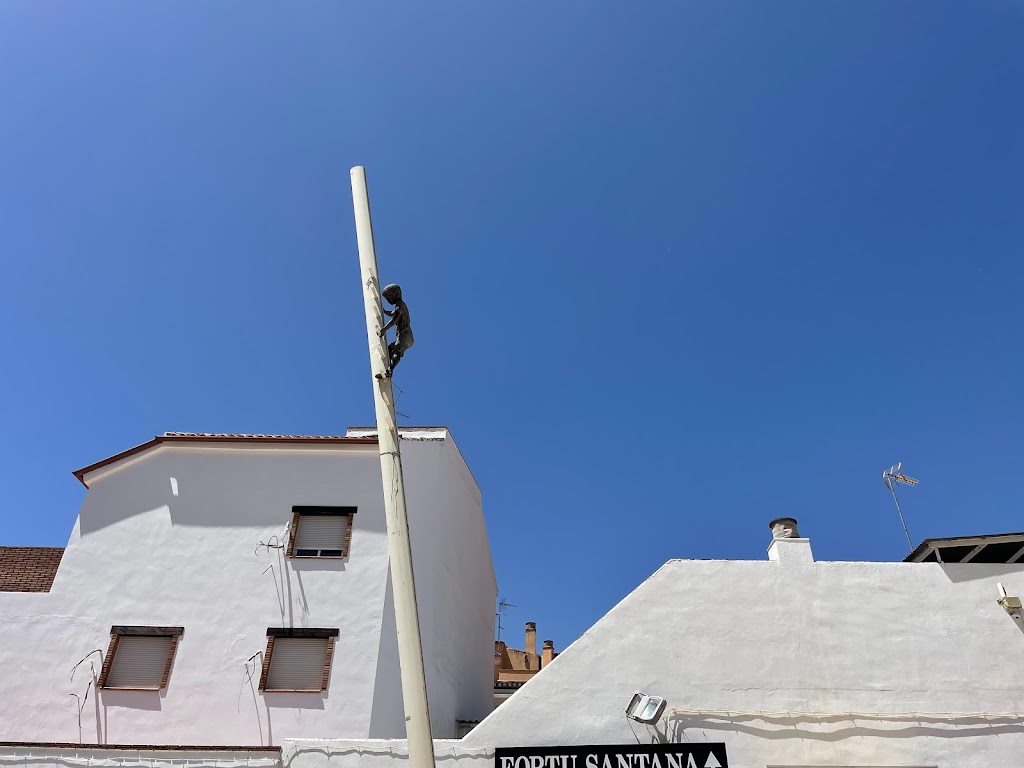 Monumento Nino subiendo trinquete