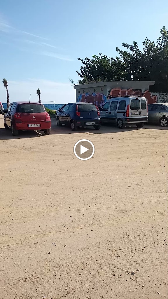 Aparcament Platja de Poble Nou — Videos