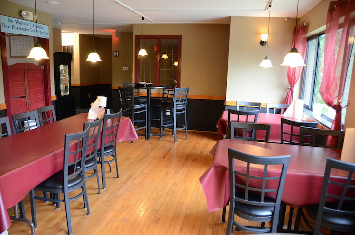  Frankie's Pub & Grill