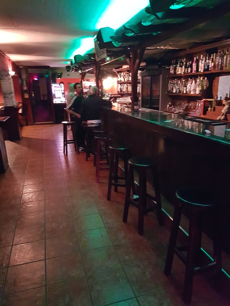 Replay Cafe Arenal — Pub