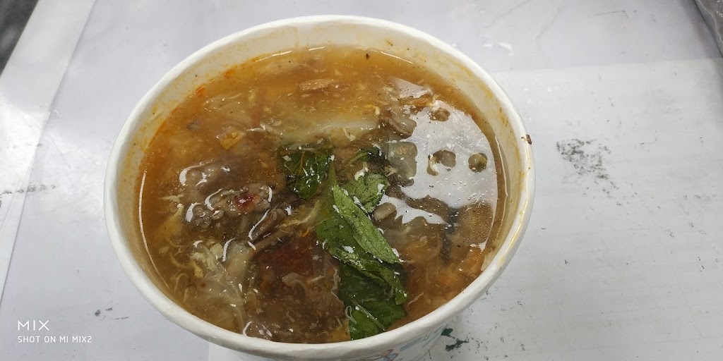 潘 羊肉羹 魷魚羹 牛肉麵 牛雜麵 的照片