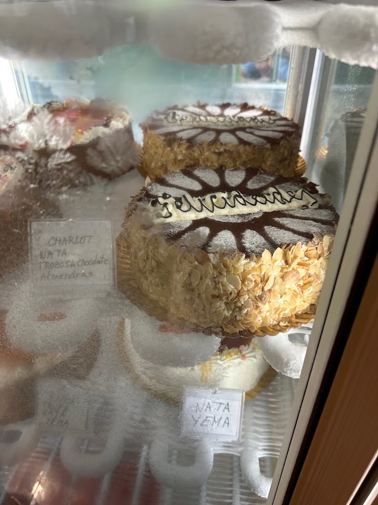 Pasteleria Carlos Urquiz — Comida y bebida