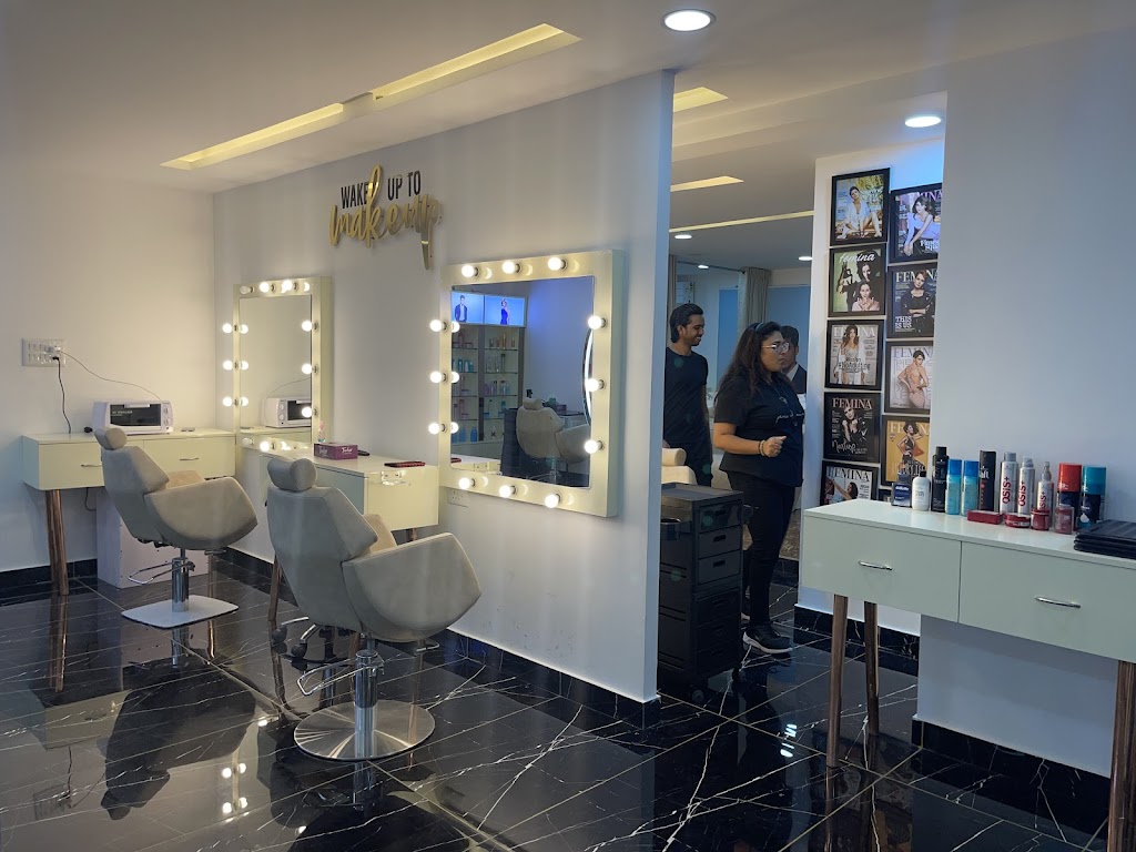 Femino Ferragamo Unisex Studio Saloon