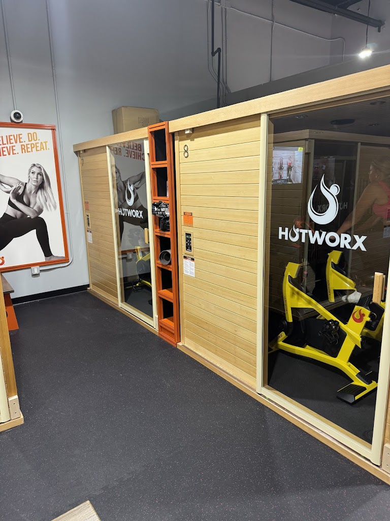  HOTWORX- Estero ( University Village