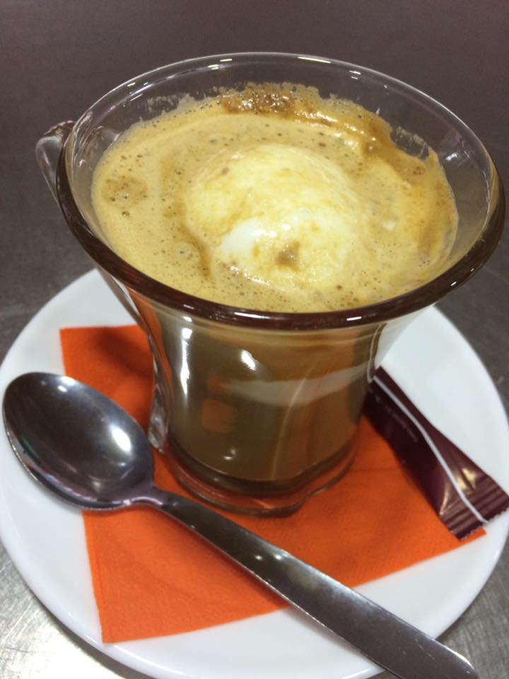 CAFE BAR HELADERIA ARIAS — Comida y bebida