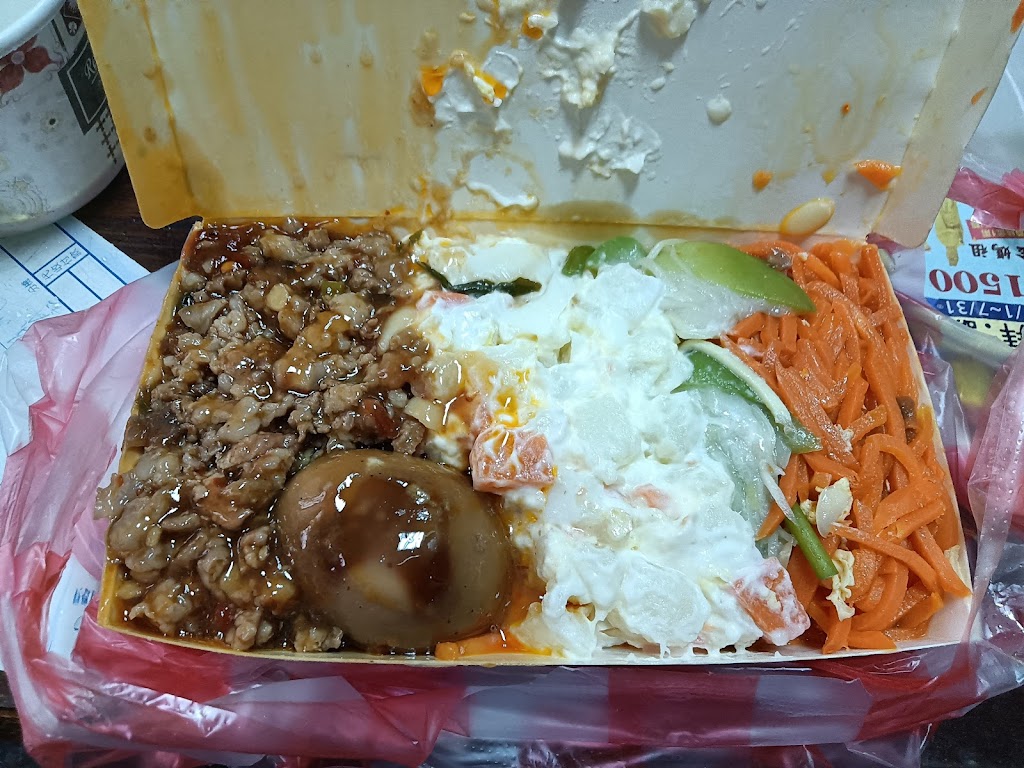 天橋下美食自助餐 的照片