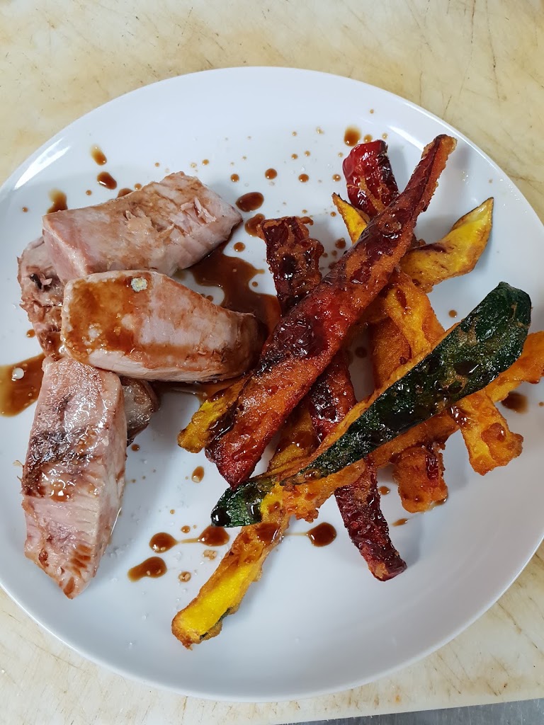 RESTAURANTE OLIVER — Comida y bebida