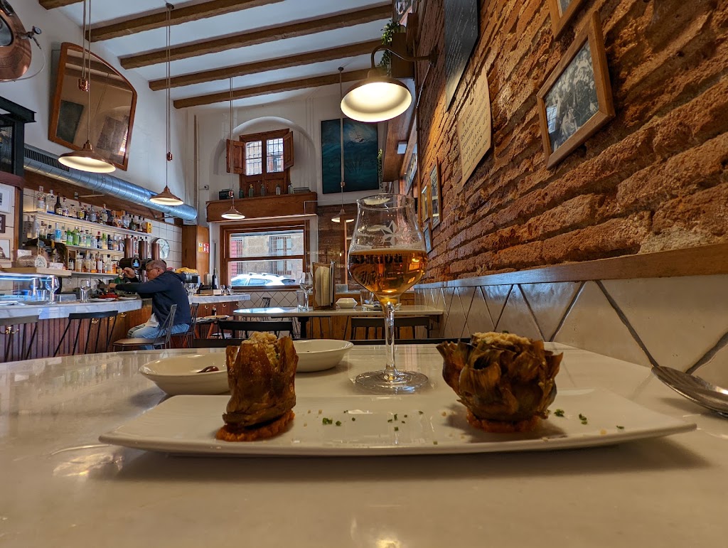 Bodega Amposta — Comida y bebida