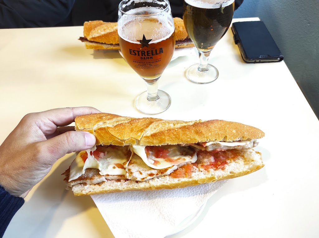 Bar Gran Pitufo — Comida y bebida