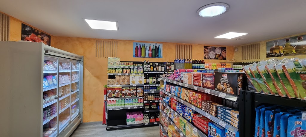 D2OIL - Fuel Up! Estacion de Servicio — Interior