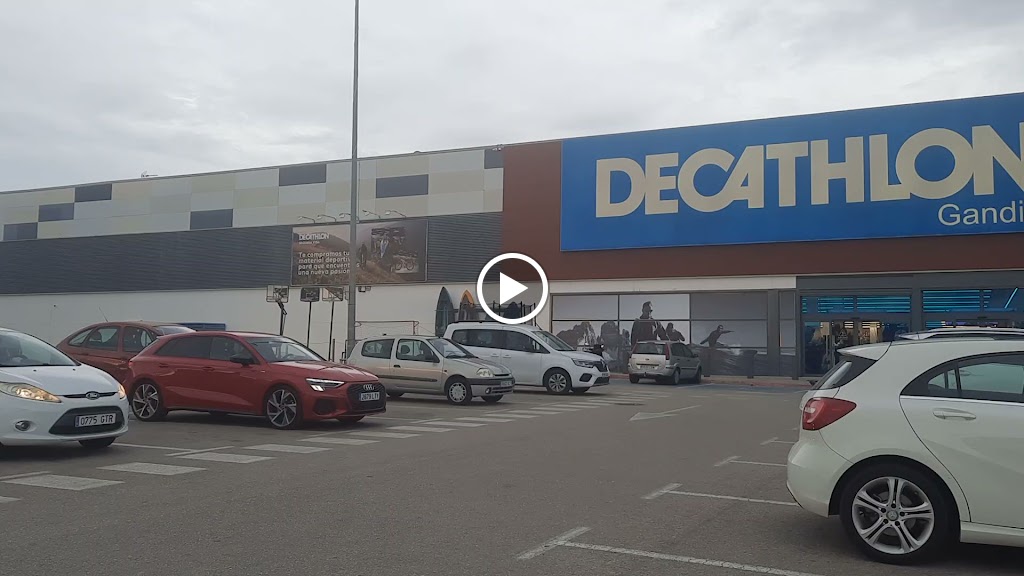 Aparcamiento Parque Comercial Myo Gandia ll — Videos