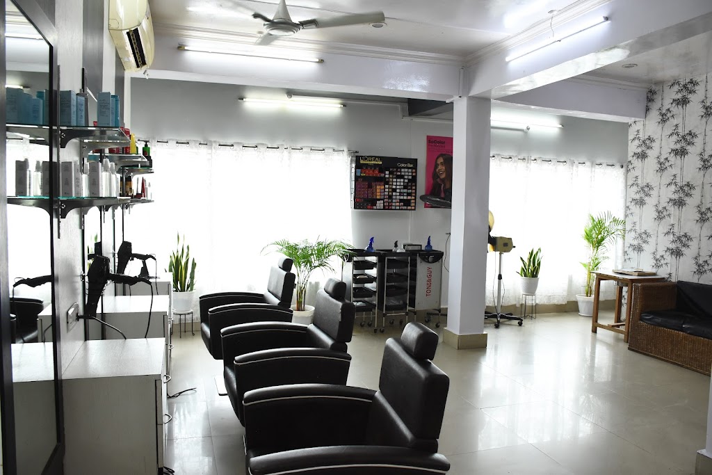 The Hairdresser By Anung L