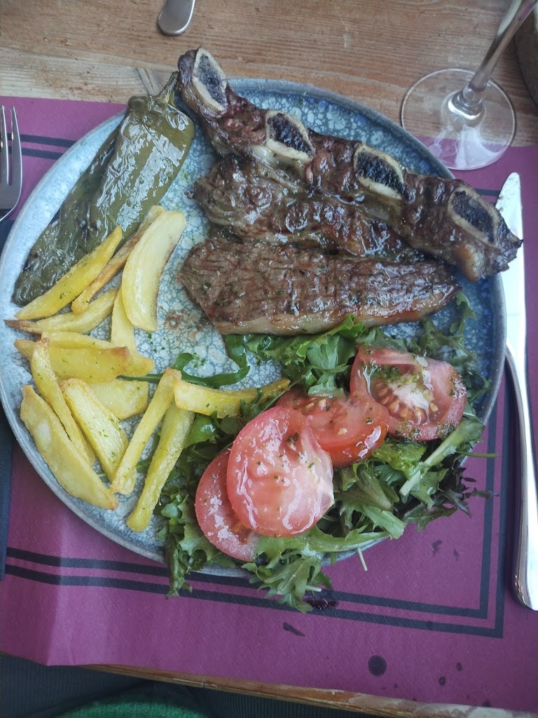 Bar El Paseo — Comida y bebida