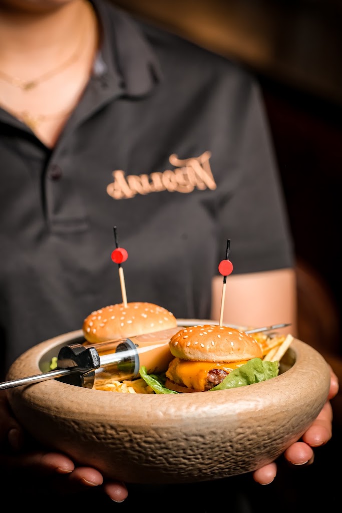Arlequin Restaurant & Cocktail Bar — Comida y bebida