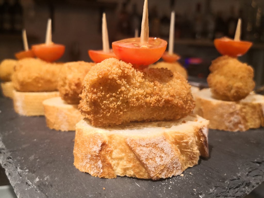 Donostia Taberna — Comida y bebida