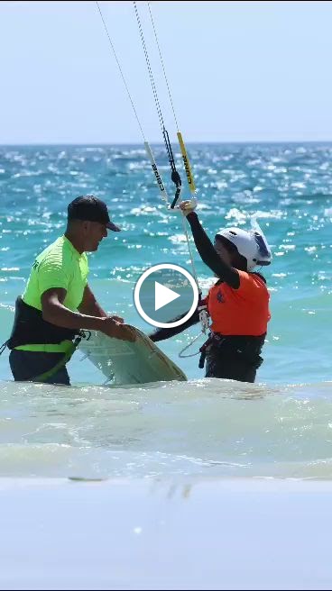 20 Nudos Tarifa . Escuela de Kitesurf — Videos