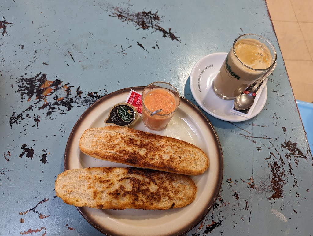 Seli's bar — Comida y bebida