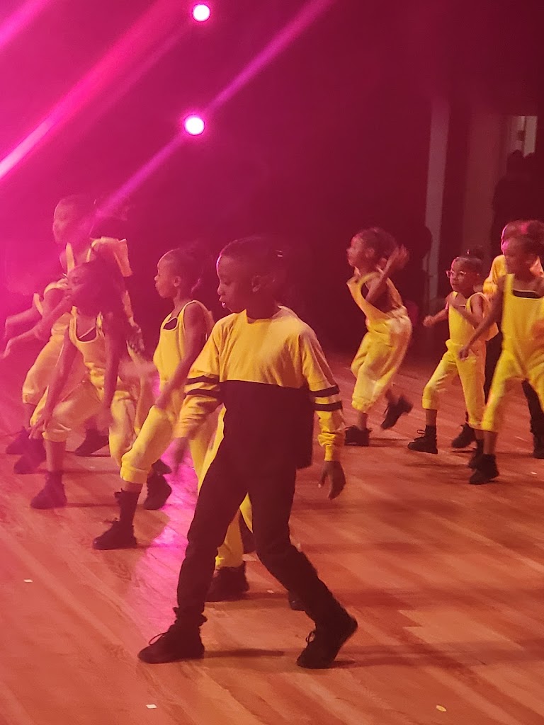  Creative Expressions Dance Studio Inc. ️