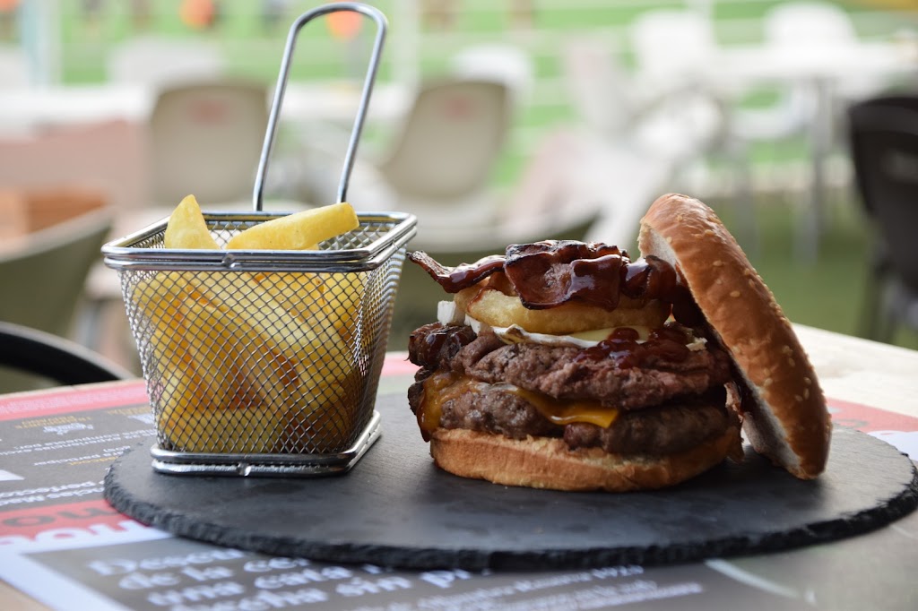 Club Social El Bailadero — Comida y bebida