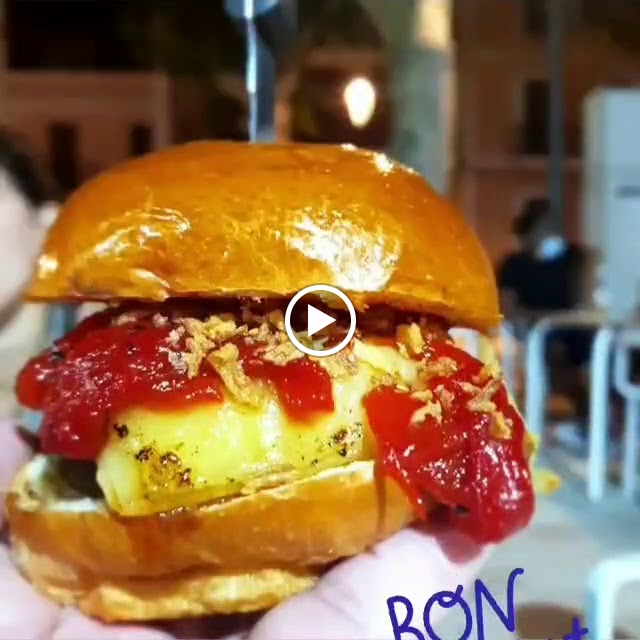 Urban Burguer & Brasas — Videos