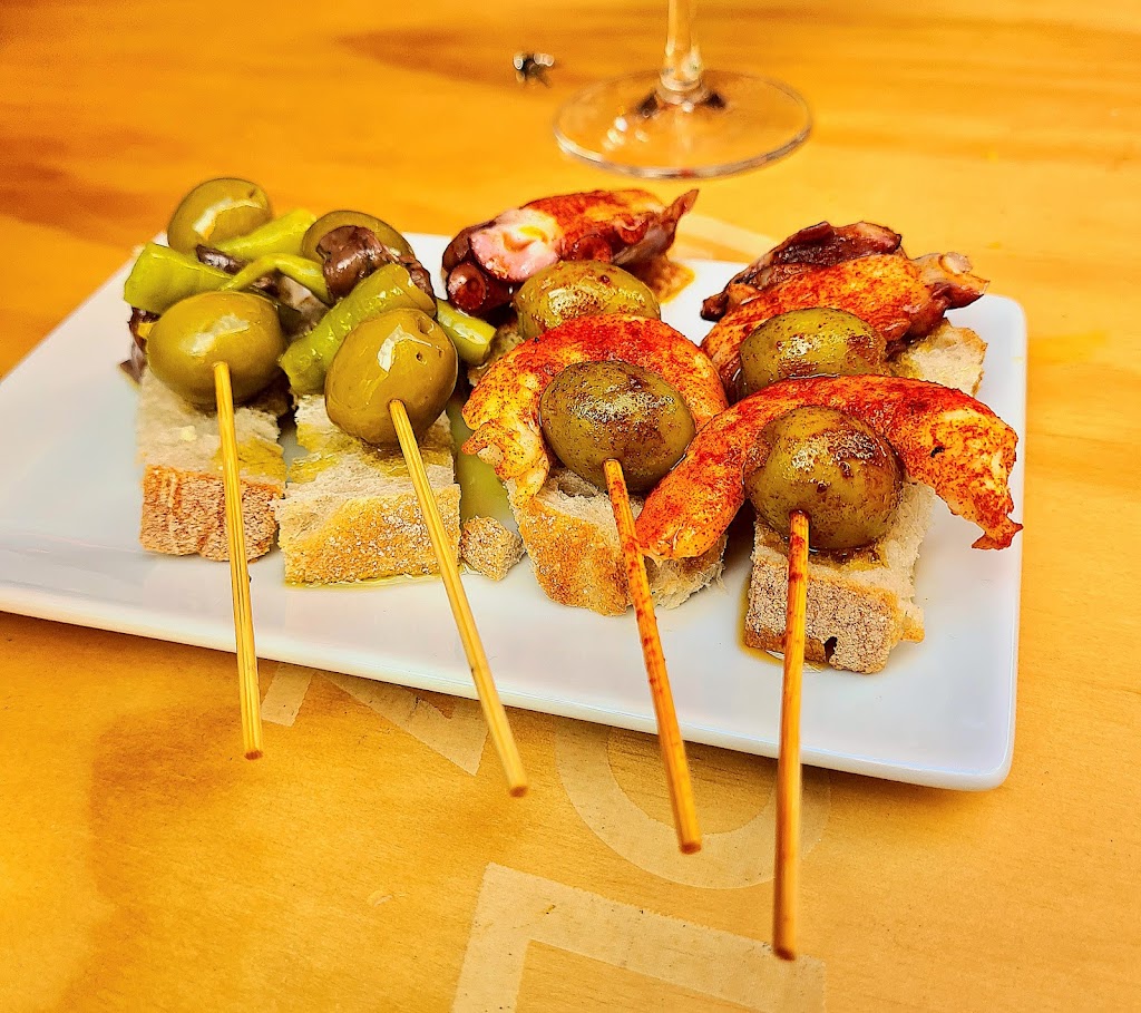 La Destileria — Comida y bebida