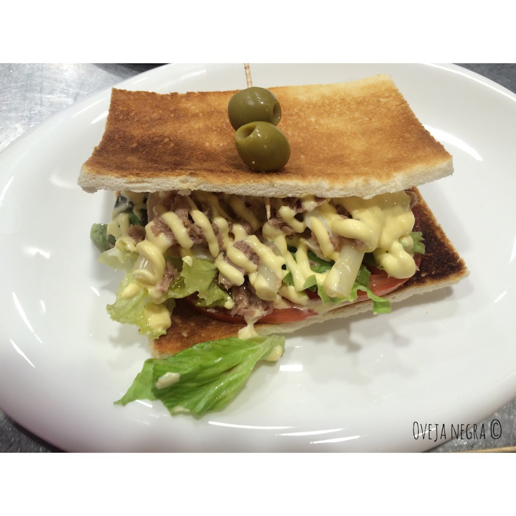 Oveja Negra Pamplona — Comida y bebida