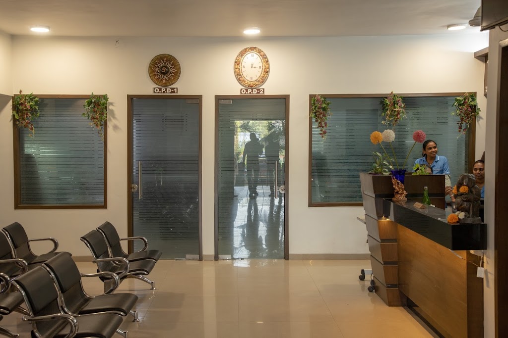 Dr Samir Parikh Netrajyot Eye Care And Laser Centre Eye Hospital Ophthalmologist Eye Surgeon Eye Specialist