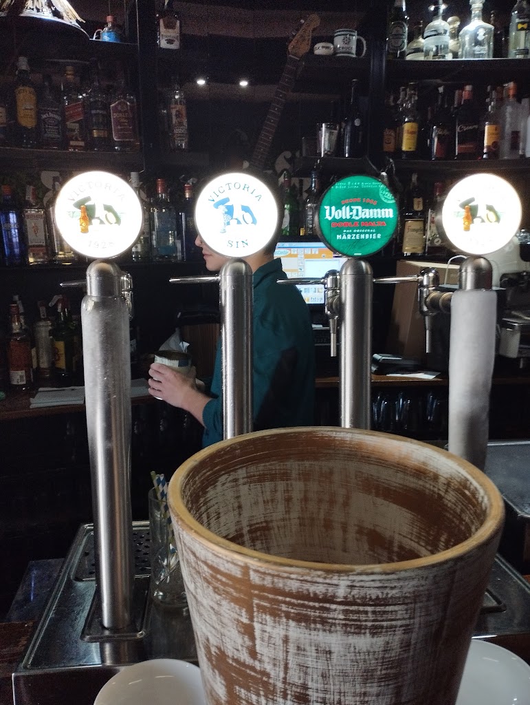 Bar el Cruce — Comida y bebida