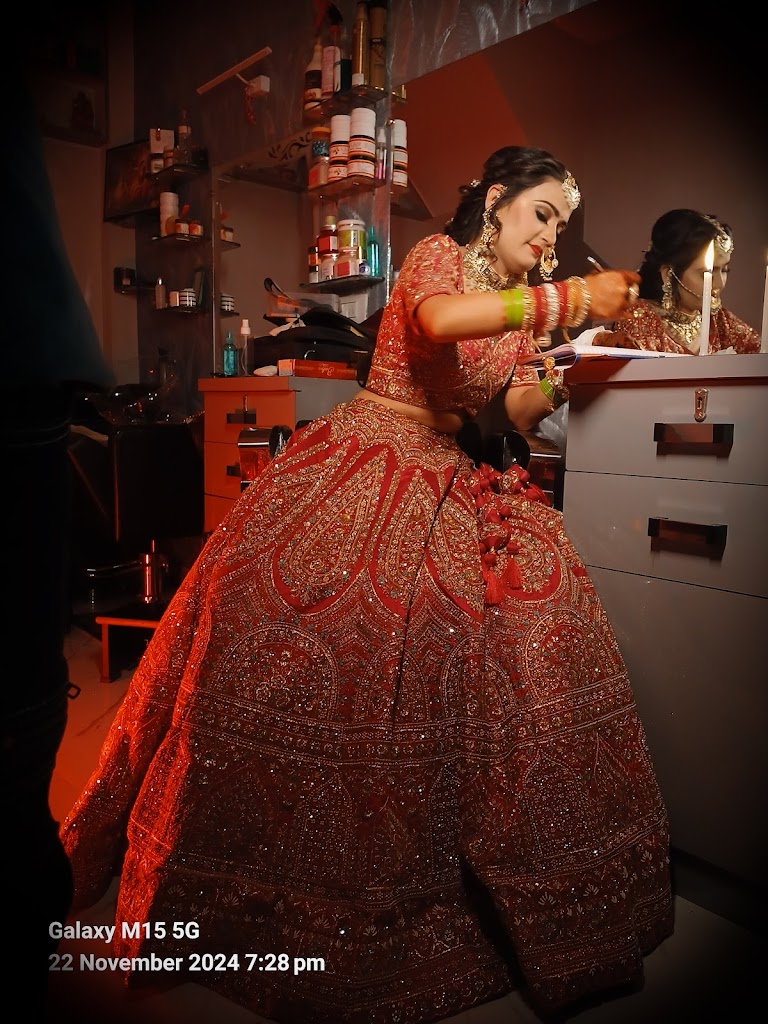 Makeup Artist Beauty Parlour