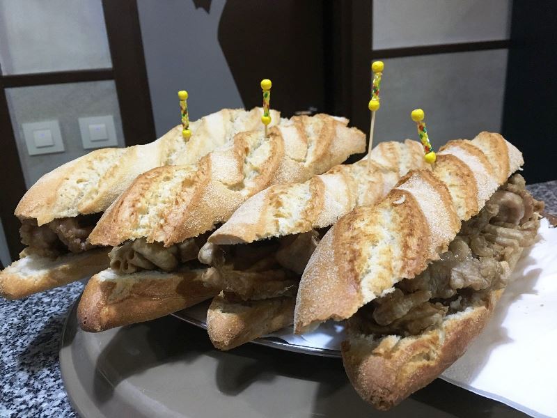 Bar Cafeteria Aurora — Comida y bebida