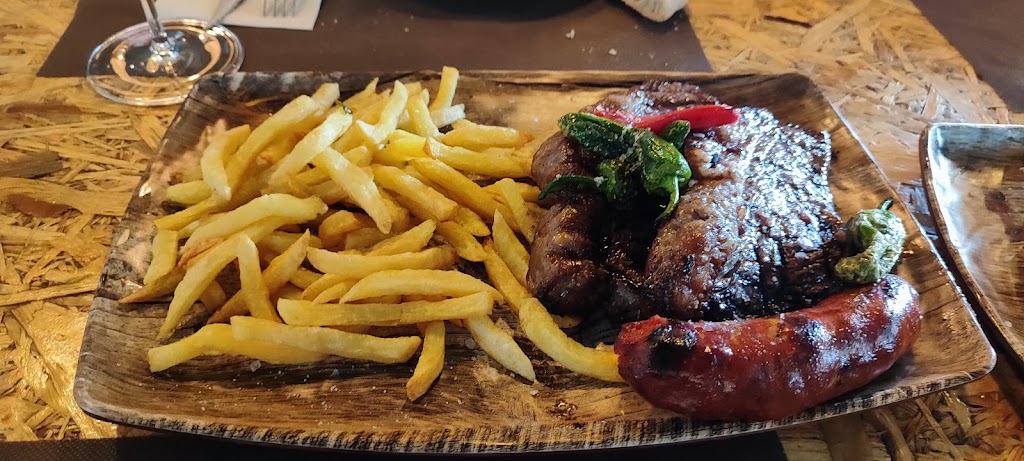 Tropicana Braseria O Burgo — Comida y bebida