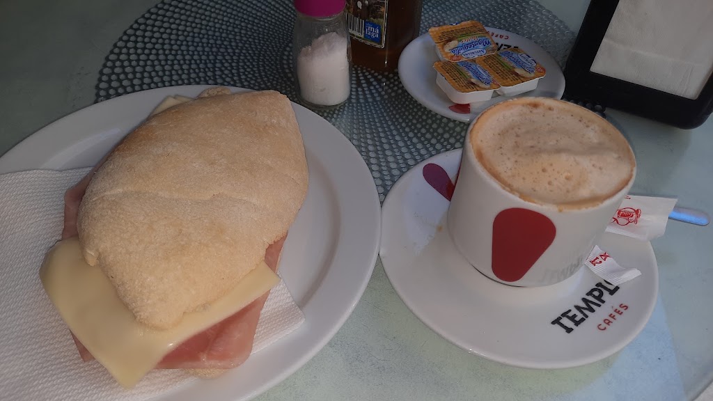 Cafeteria Arunda — Comida y bebida