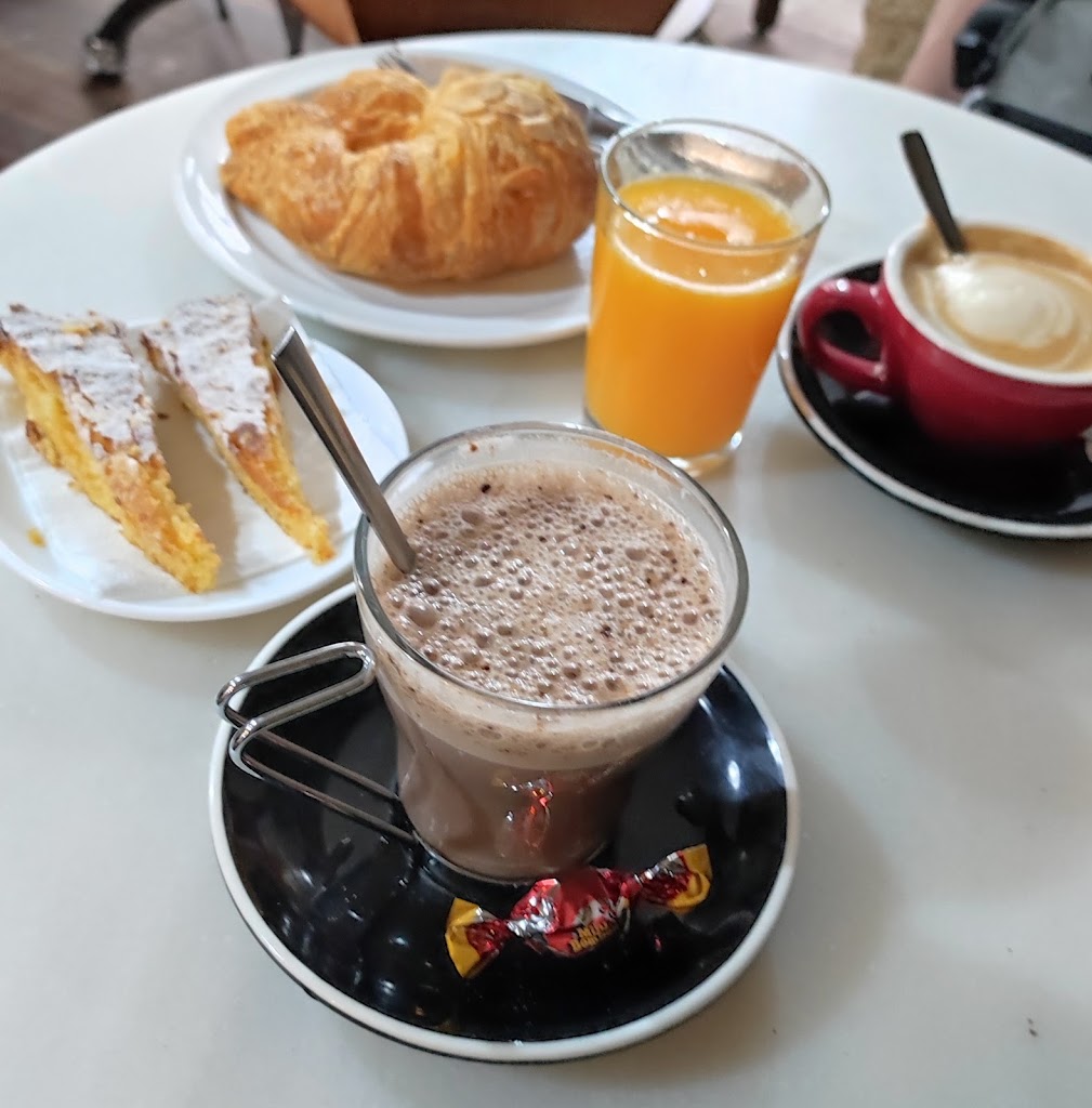 Cafeteria cafeto — Comida y bebida