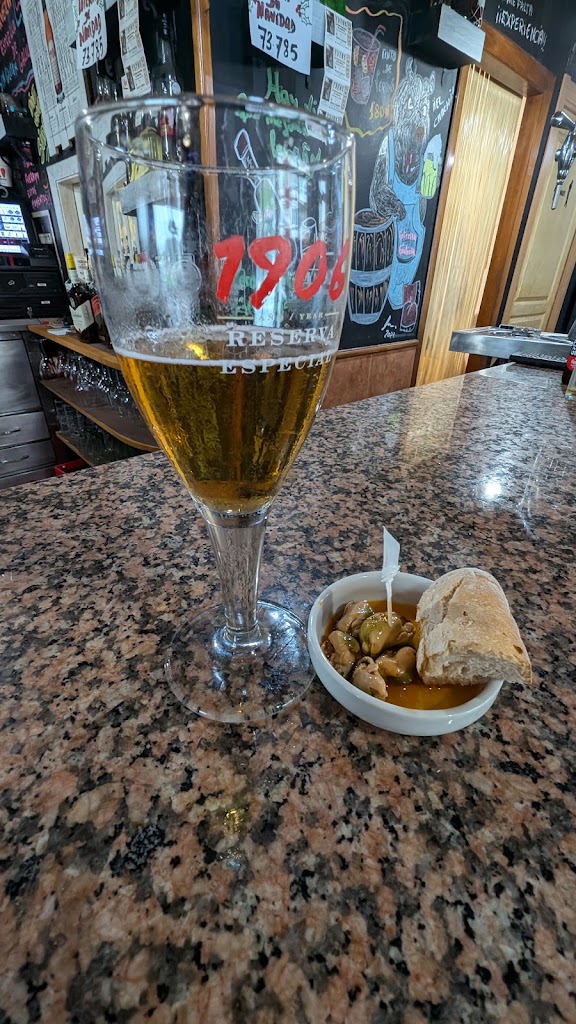 Cafe Bar A Zarra — Comida y bebida