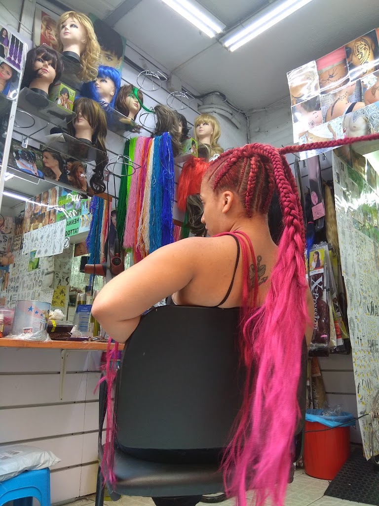 Trenzas Africanas Y Tattoos De Henna — Peinado