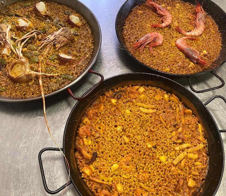 La Taverna — Comida y bebida
