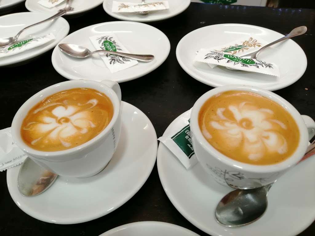 Cafe bar Nicky — Comida y bebida