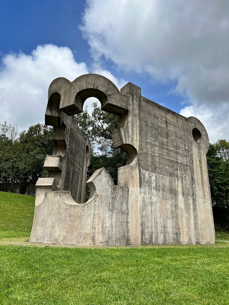 Bakearen Oroigarria/Monumento a la Paz