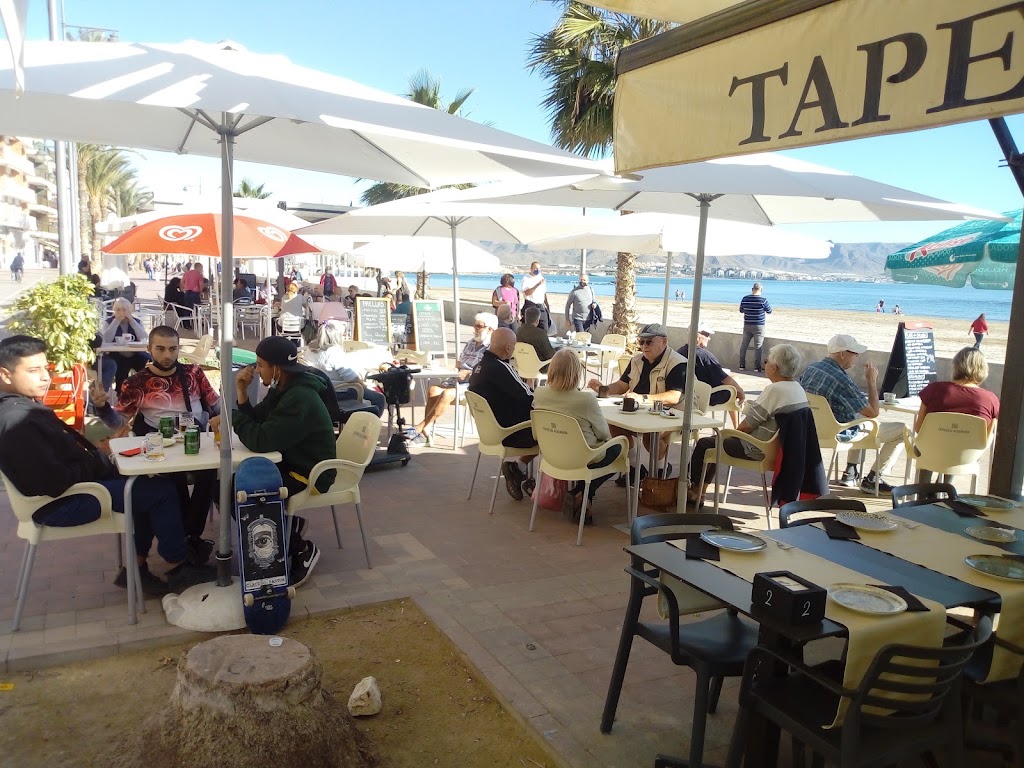 Asadero de Pollos y Comidas Maracuyamba — Ambiente