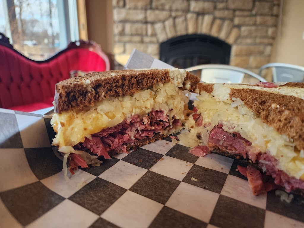  Busted Knuckle BBQ @ Lift Bridge New Richmond taproom