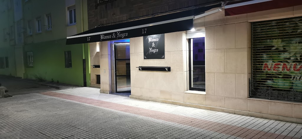 Pub 17 Blanco & Negro