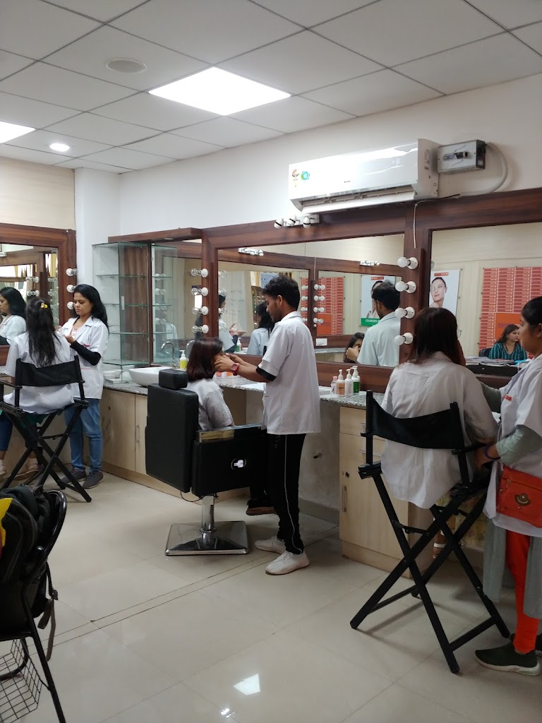 Vlcc School Of Beauty Agra Uttar Pradesh
