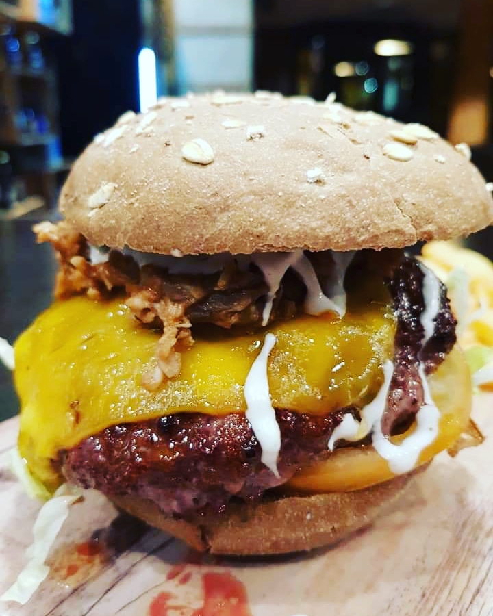 Gastrocerveceria la Abadia — Comida y bebida