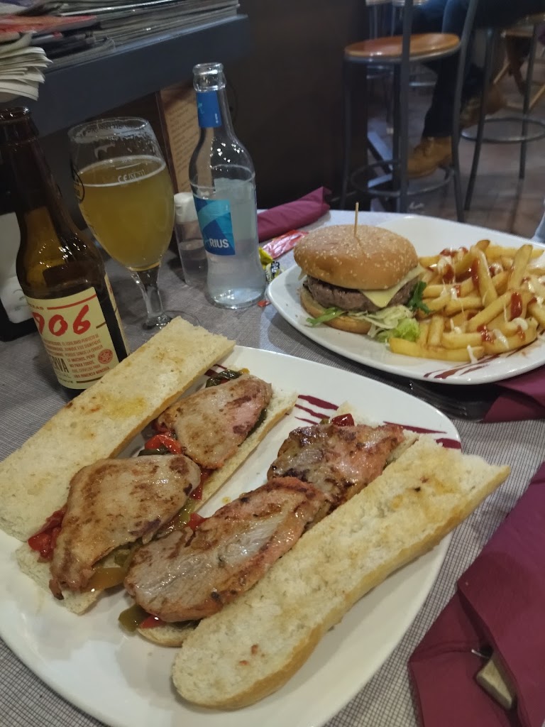 Bar Arte y cafe — Comida y bebida