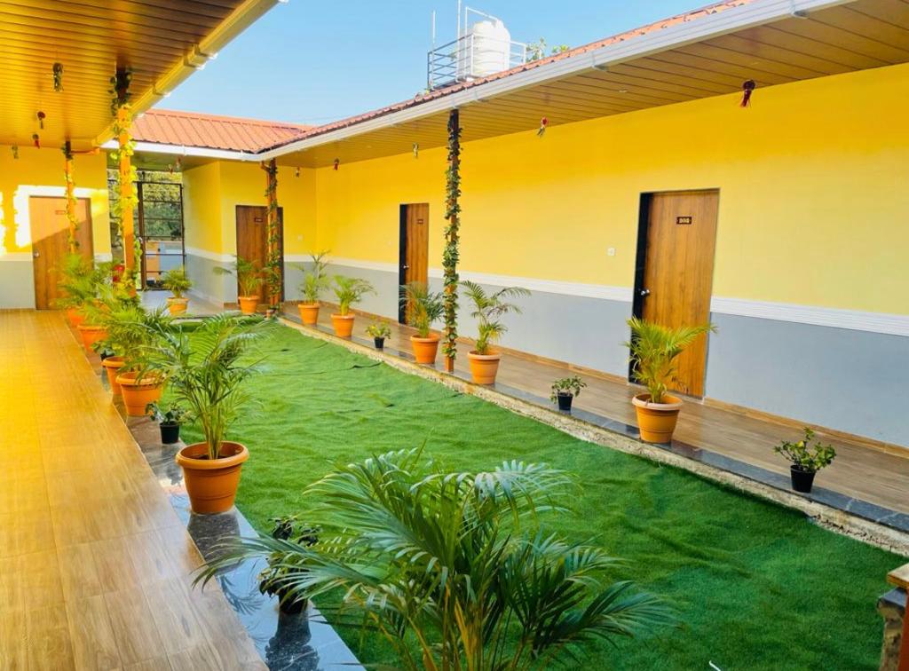 Hotel Country In Lodging Satara
