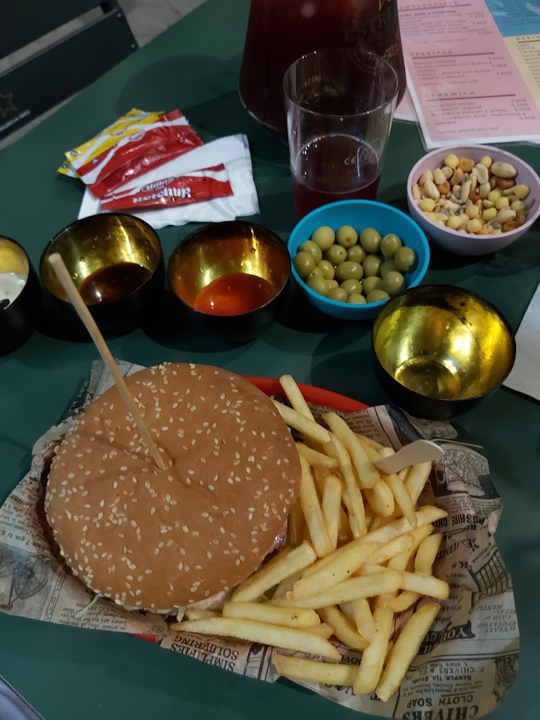 Los Montaditos de La Feria — Comida y bebida