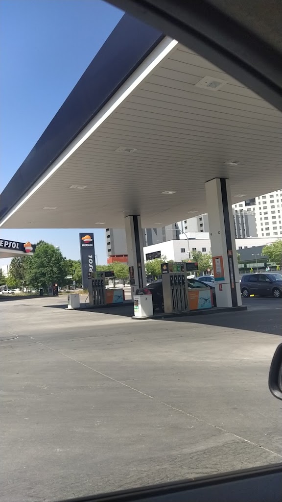 Estacion de Servicio Repsol — Surtidor de combustible