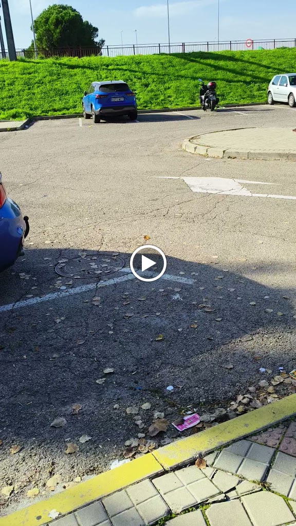 Parking polideportivo Fermin Cacho — Videos