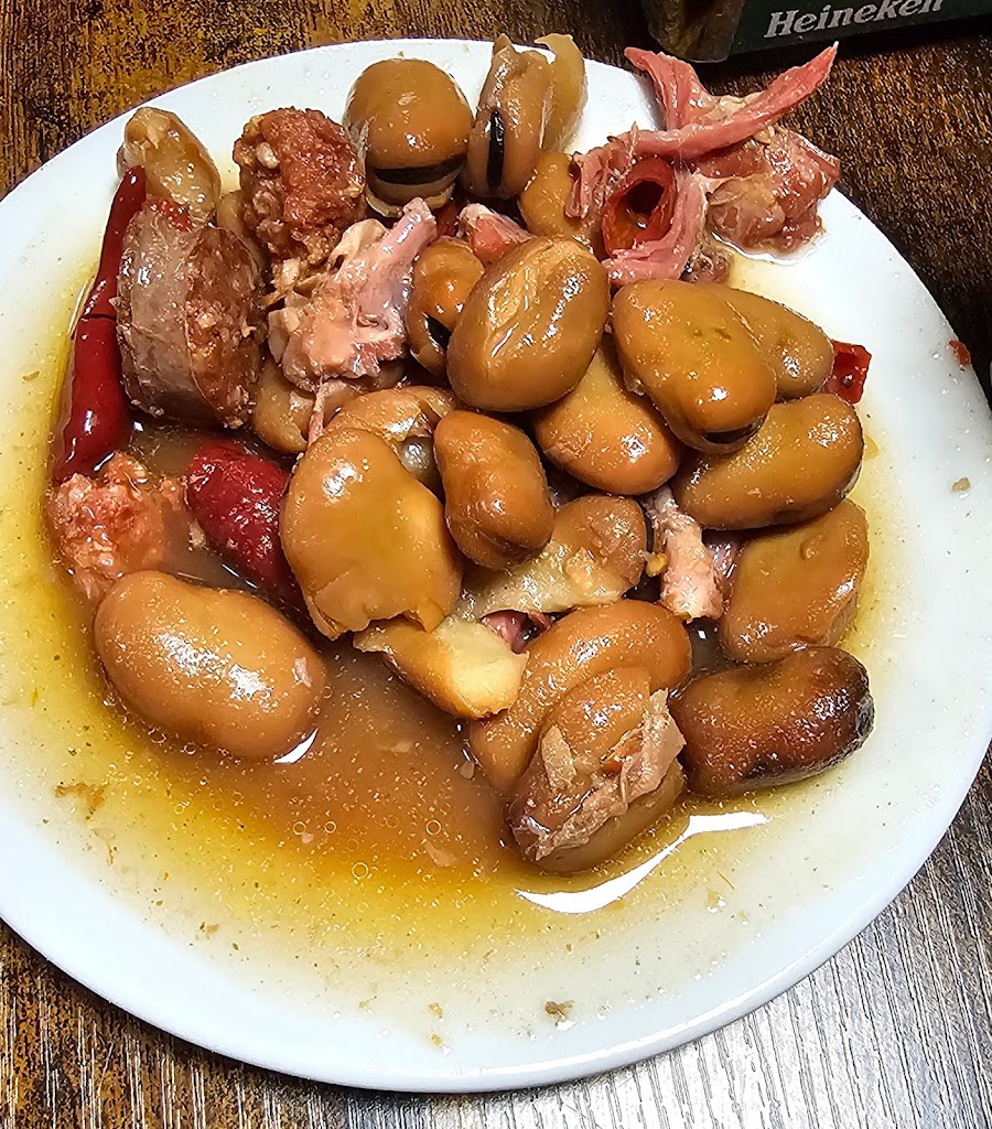 Bodegas Lloret — Comida y bebida