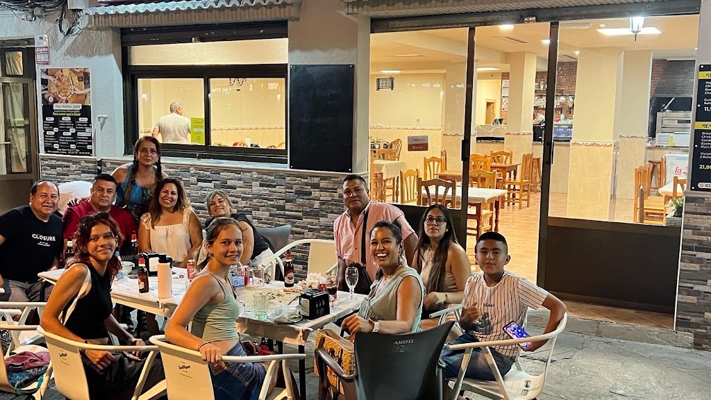 La plaza pizzeria manises — Ambiente